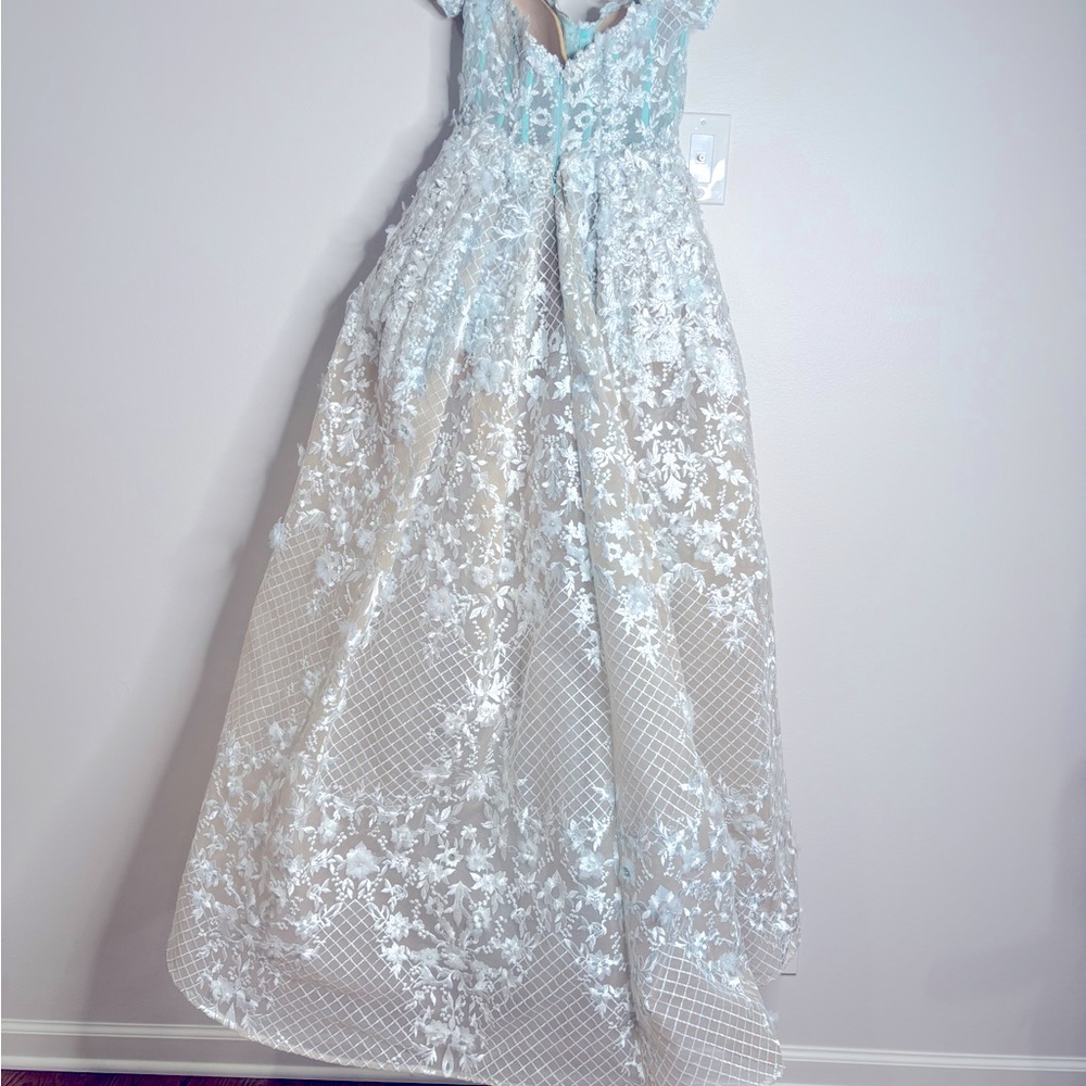 Evening dress in mint color with embroidery and flower appliqué